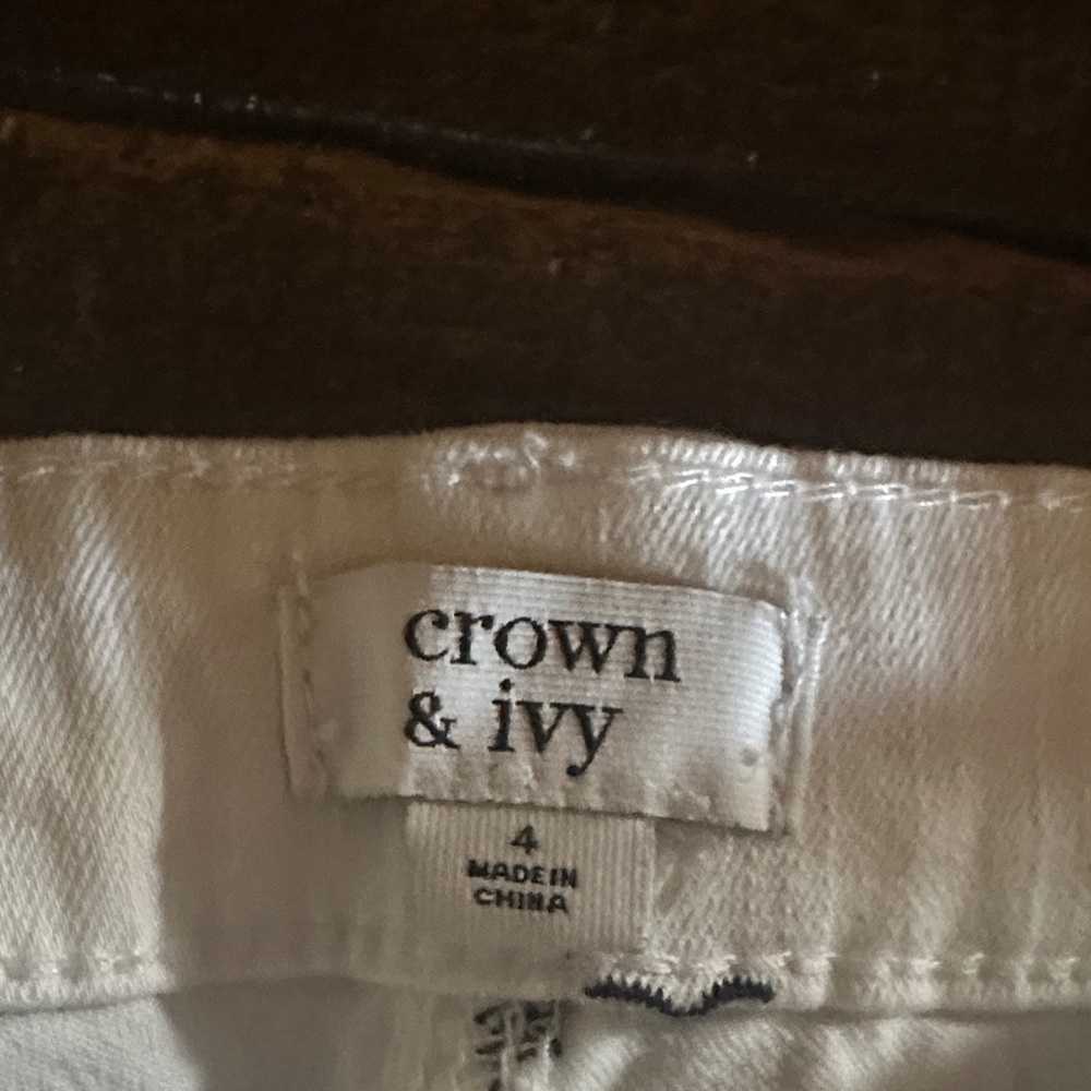 Crown & Ivy White Jean Shorts with Navy Palm Print - Picture 4 of 7